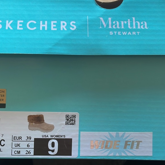 Skechers Tan and Gold Ankle Boots with Plush Lining - Picture 12 of 12